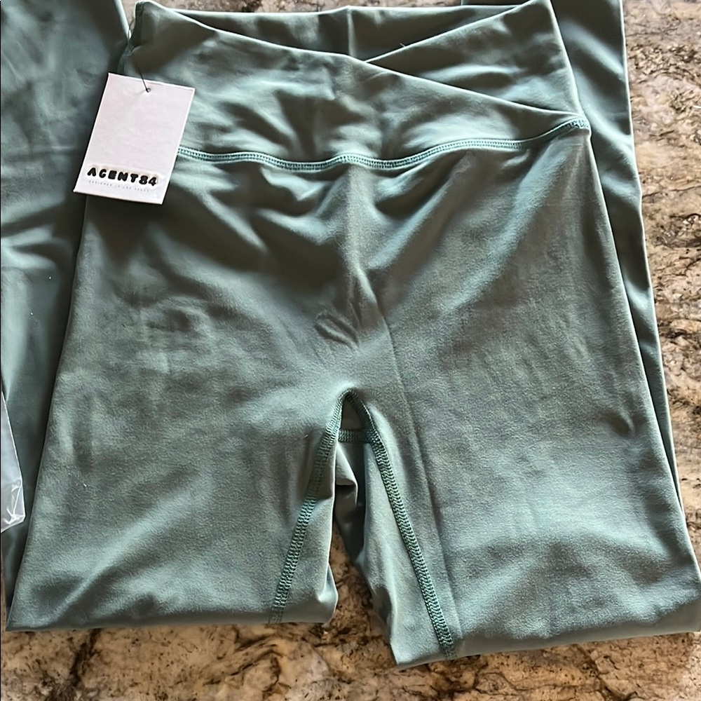 NWT Agent 84 Leggings